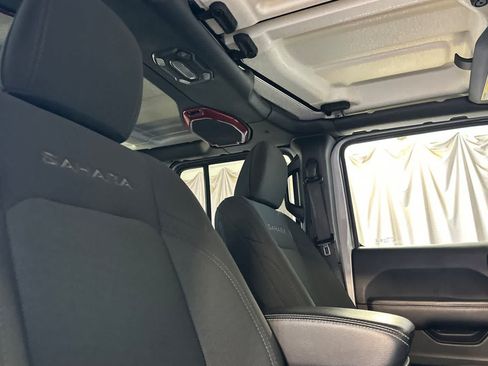 Used 2018 Jeep Wrangler Unlimited Sahara AWD/4WD image 19
