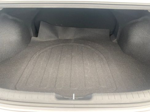 Used 2025 Hyundai Elantra SE FWD image 29