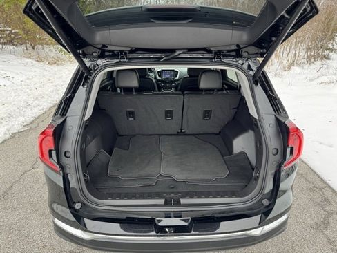 Used 2023 GMC Terrain SLT image 14