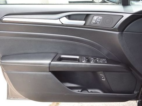 Used 2019 Ford Fusion Energi Titanium FWD image 19