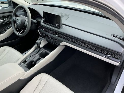Used 2025 Honda Accord SE image 19