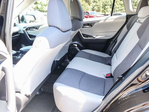 Certified 2025 Toyota RAV4 XLE w/ Convenience Package FWD image 21