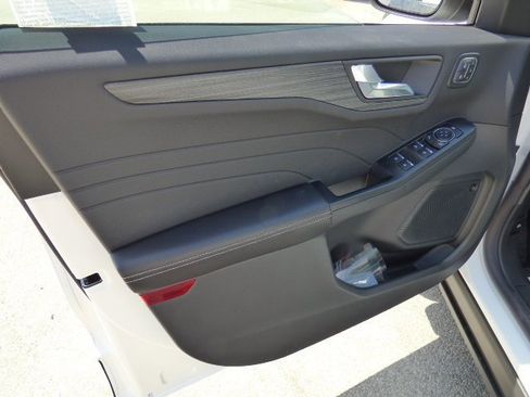 New 2025 Ford Escape Base w/ PHEV Premium Package image 30