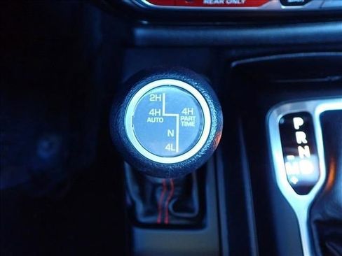 Used 2021 Jeep Gladiator Rubicon w/ Cold Weather Group AWD/4WD image 21