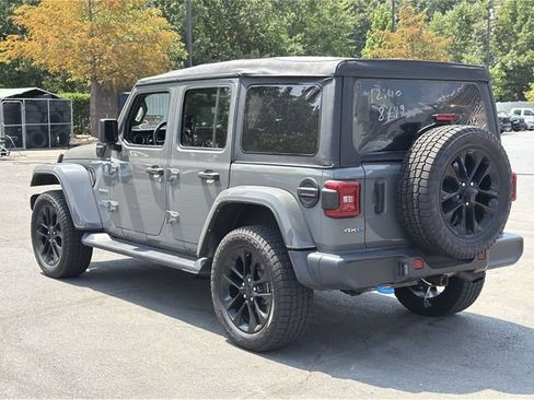 Used 2022 Jeep Wrangler Unlimited Sahara AWD/4WD image 3