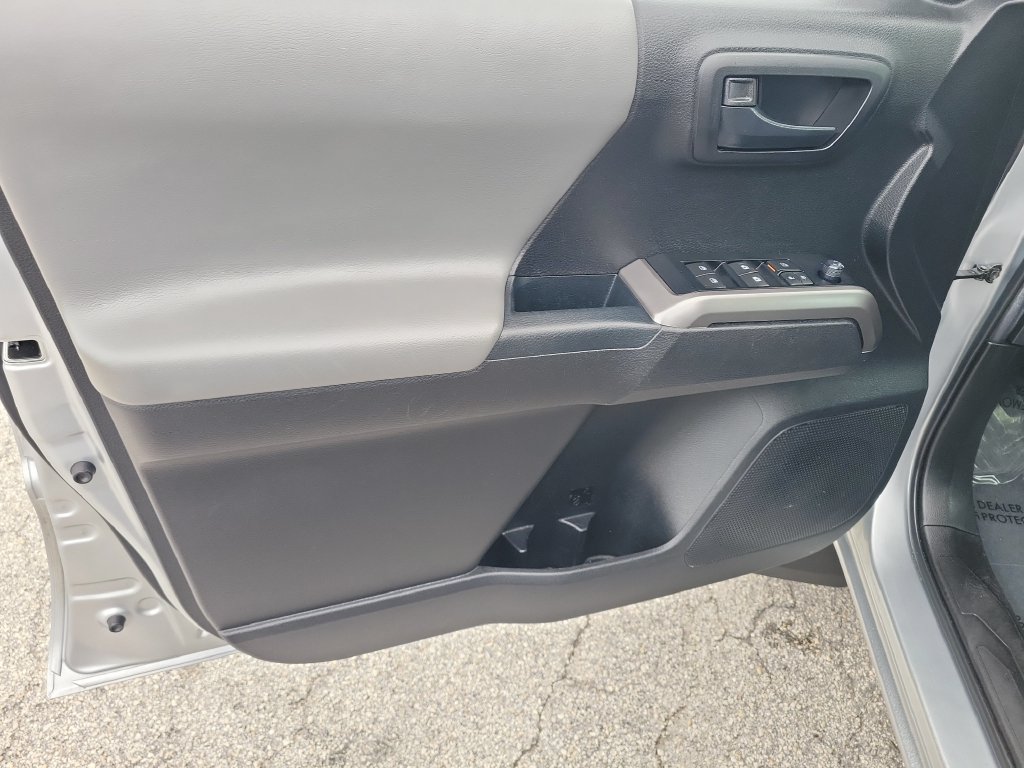 Used 2023 Toyota Tacoma SR5 AWD/4WD image 19