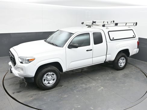 Used 2022 Toyota Tacoma SR image 32