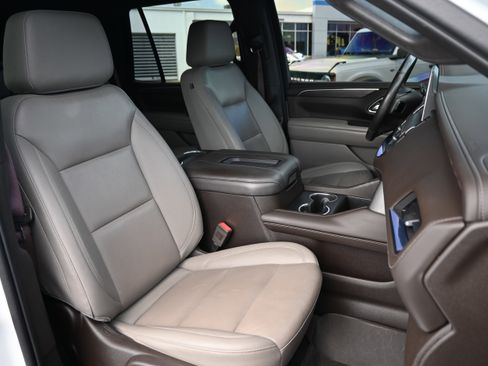 Used 2022 Chevrolet Tahoe LT w/ Luxury Package RWD image 34