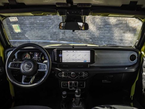 Used 2024 Jeep Wrangler Unlimited Sahara image 25