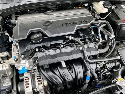 Used 2025 Hyundai Elantra Sport image 34