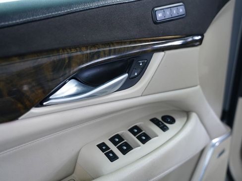Used 2018 Cadillac Escalade Premium Luxury image 26