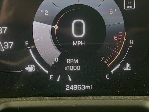Used 2024 GMC Acadia Denali FWD image 10