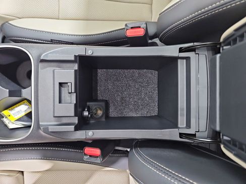 Certified 2025 Subaru Outback Limited image 28