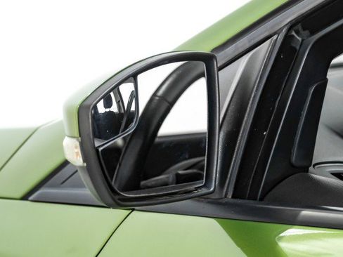 Used 2018 Ford Focus SE w/ SE Appearance Package image 36