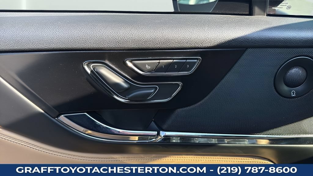 Used 2020 Lincoln Corsair Reserve w/ Equipment Group 201A FWD image 15
