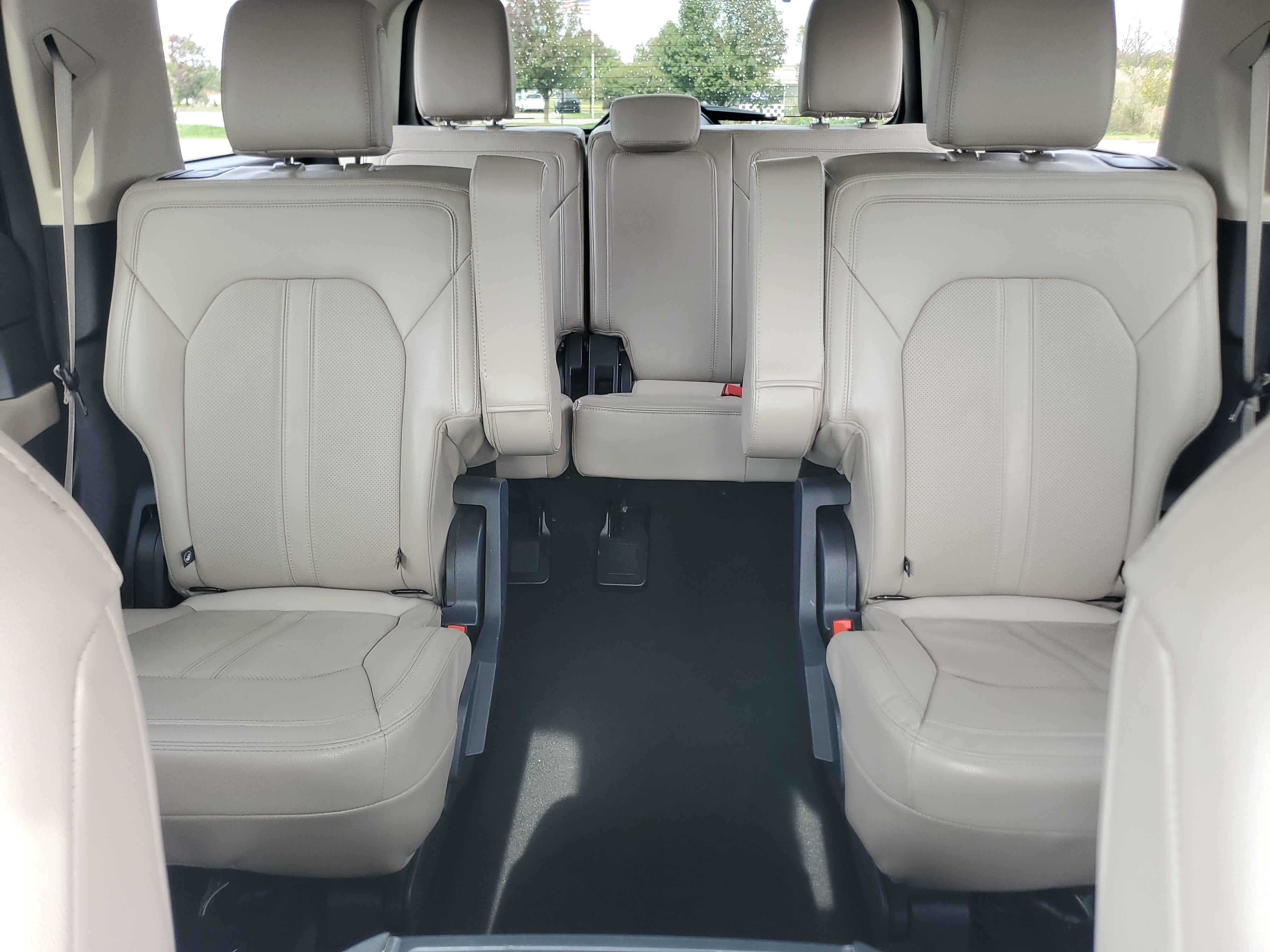 Used 2024 Ford Expedition Limited AWD/4WD image 19