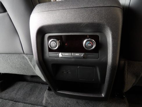 Used 2025 Buick Enclave Preferred AWD/4WD image 25