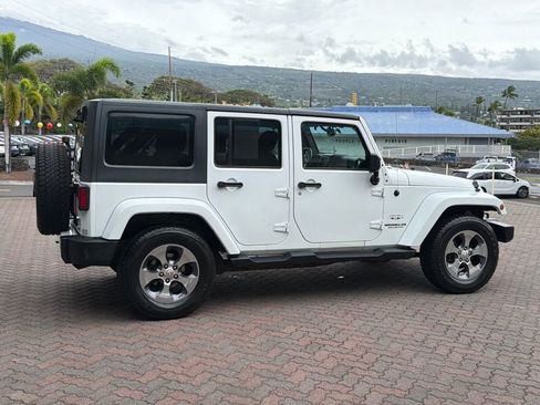 Used 2016 Jeep Wrangler Unlimited Sahara w/ Connectivity Group AWD/4WD image 5