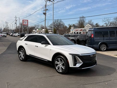 Used 2024 Cadillac Lyriq Tech AWD/4WD image 21