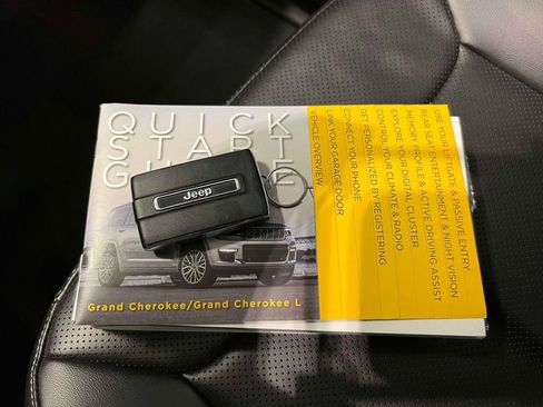 Used 2023 Jeep Grand Cherokee 4WD 4xe w/ Luxury Tech Group II image 37
