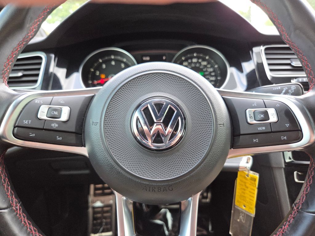 Used 2019 Volkswagen Golf 4-Door FWD image 32