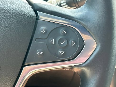 Used 2023 Chevrolet Traverse LT FWD image 28