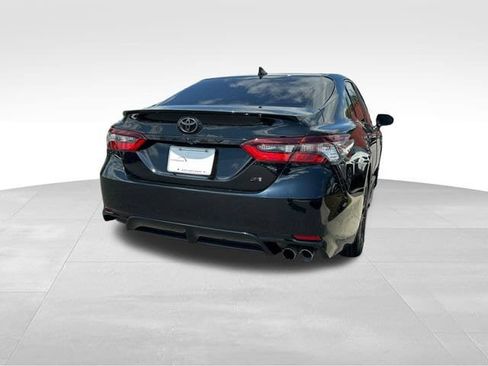 Used 2021 Toyota Camry SE w/ Convenience Package FWD image 5
