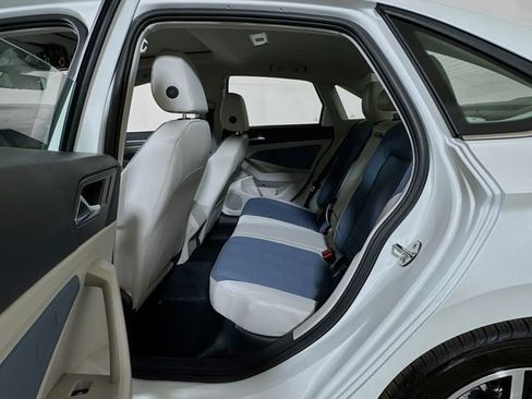 New 2026 Volkswagen Jetta SE FWD image 12