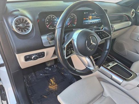 Used 2025 Mercedes-Benz GLB 250 4MATIC image 10