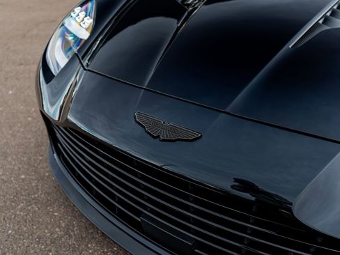 Used 2025 Aston Martin Vanquish V12 image 22