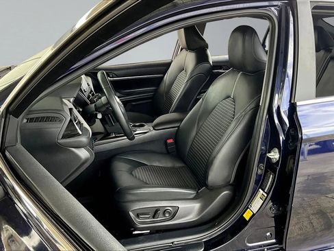 Used 2022 Toyota Camry SE w/ Cold Weather Package FWD image 18