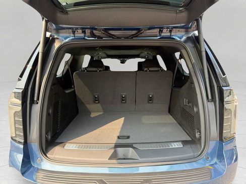New 2026 Chevrolet Suburban Premier image 7