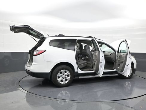 Used 2017 Chevrolet Traverse LS FWD image 27