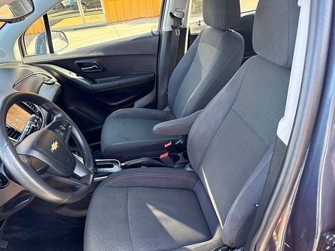 Used 2018 Chevrolet Trax LS w/ LPO, Cargo Package FWD image 10