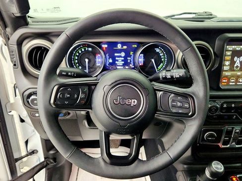 Used 2023 Jeep Wrangler Unlimited w/ Sun & Screen Package AWD/4WD image 13