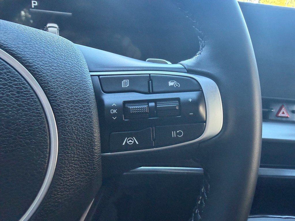 Used 2025 Kia Sportage EX AWD/4WD image 16