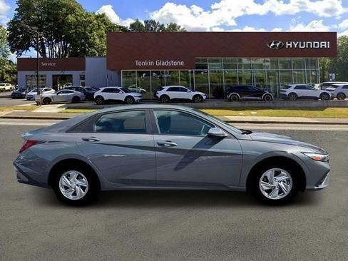 New 2026 Hyundai Elantra SE image 9