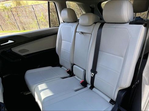 Used 2019 Volkswagen Tiguan SE image 34