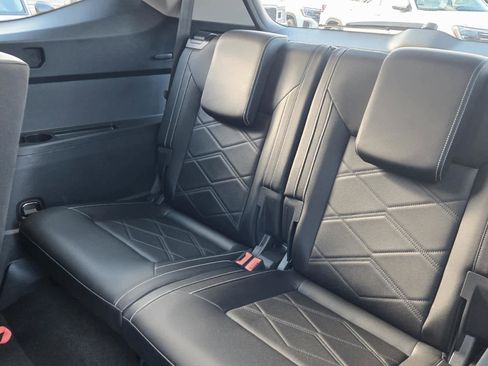 Certified 2025 Volkswagen Atlas SE image 19