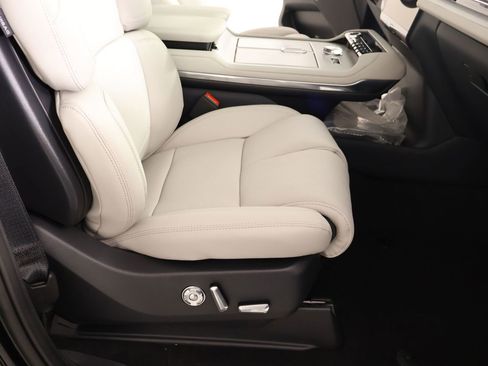 New 2026 Lincoln Navigator Premiere AWD/4WD image 15