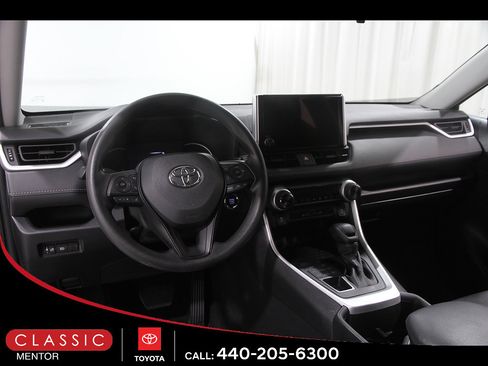 Used 2024 Toyota RAV4 XLE AWD/4WD image 6