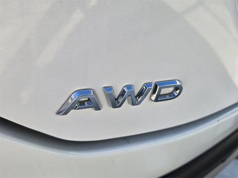 Used 2024 Honda Pilot Touring image 14