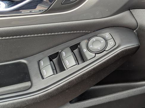 Used 2023 Chevrolet Traverse LT image 23