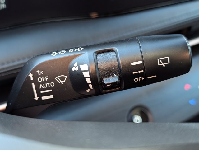 Used 2024 Nissan Ariya FWD image 32