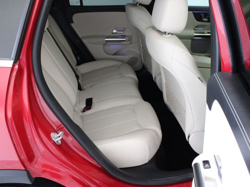 Used 2022 Mercedes-Benz GLA 250 4MATIC image 33
