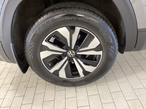 Certified 2024 Volkswagen Atlas SE image 23