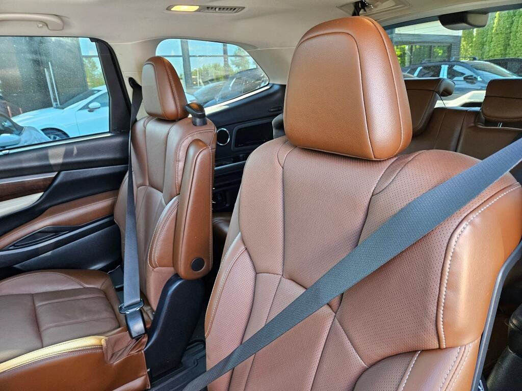 Used 2019 Subaru Ascent Touring AWD/4WD image 12