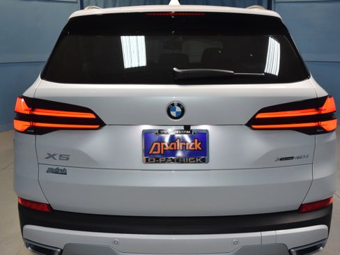 New 2026 BMW X5 xDrive40i w/ Executive Package image 25