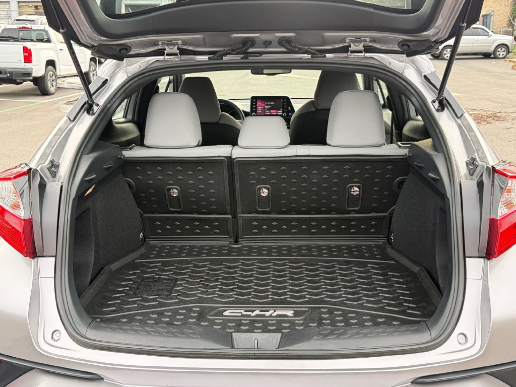 Used 2019 Toyota C-HR XLE FWD image 22