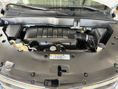 Used 2017 Chevrolet Traverse LT FWD image 32
